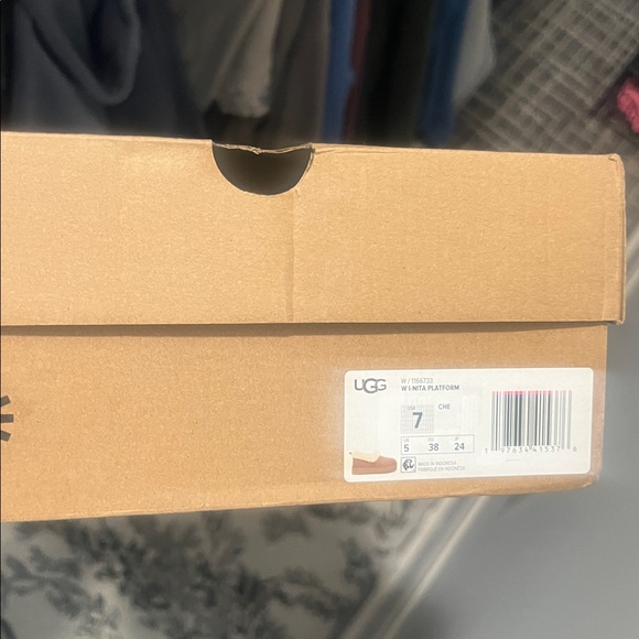 UGG  Tazzellre Chestnut Suede Shearling-Lined  with Cream Fur Collar - Picture 7 of 7